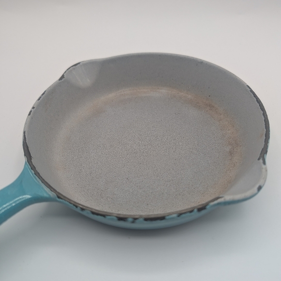 Vintage Le Creuset Double Spout Enameled Cast Iron Skillet #16 Aqua Blue 6.5" - Picture 2 of 5